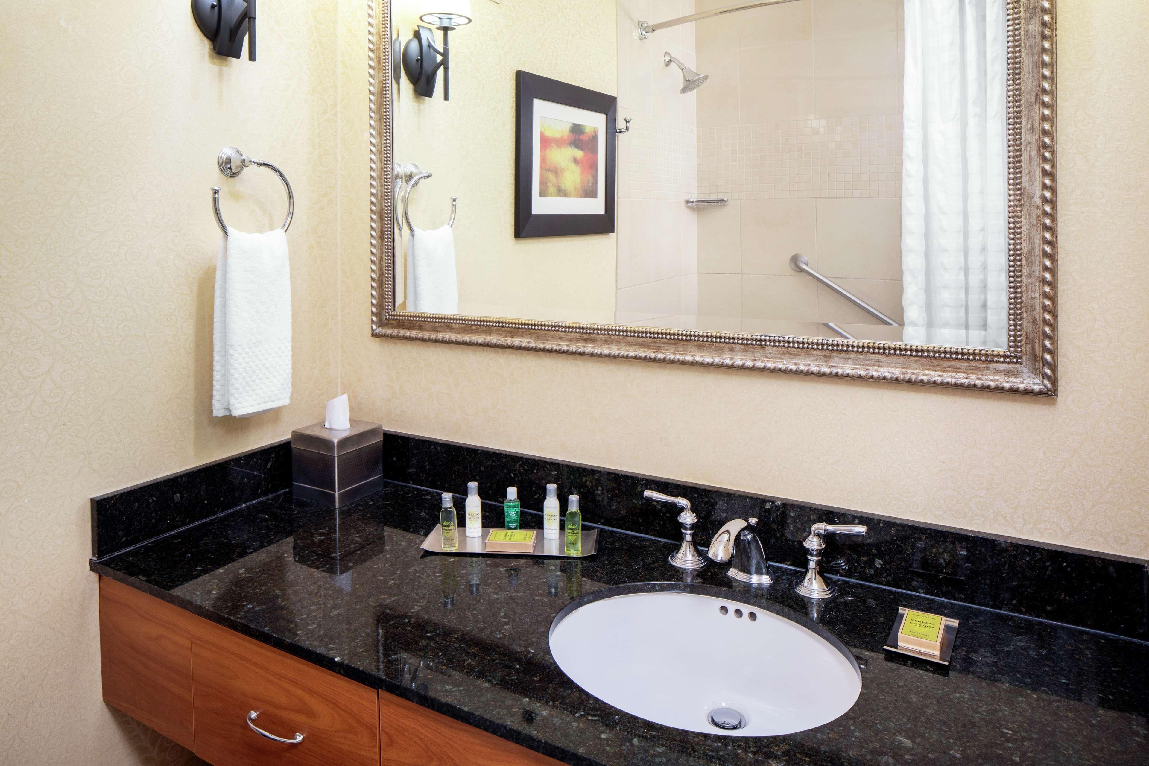 Doubletree By Hilton Cleveland East Beachwood Zewnętrze zdjęcie