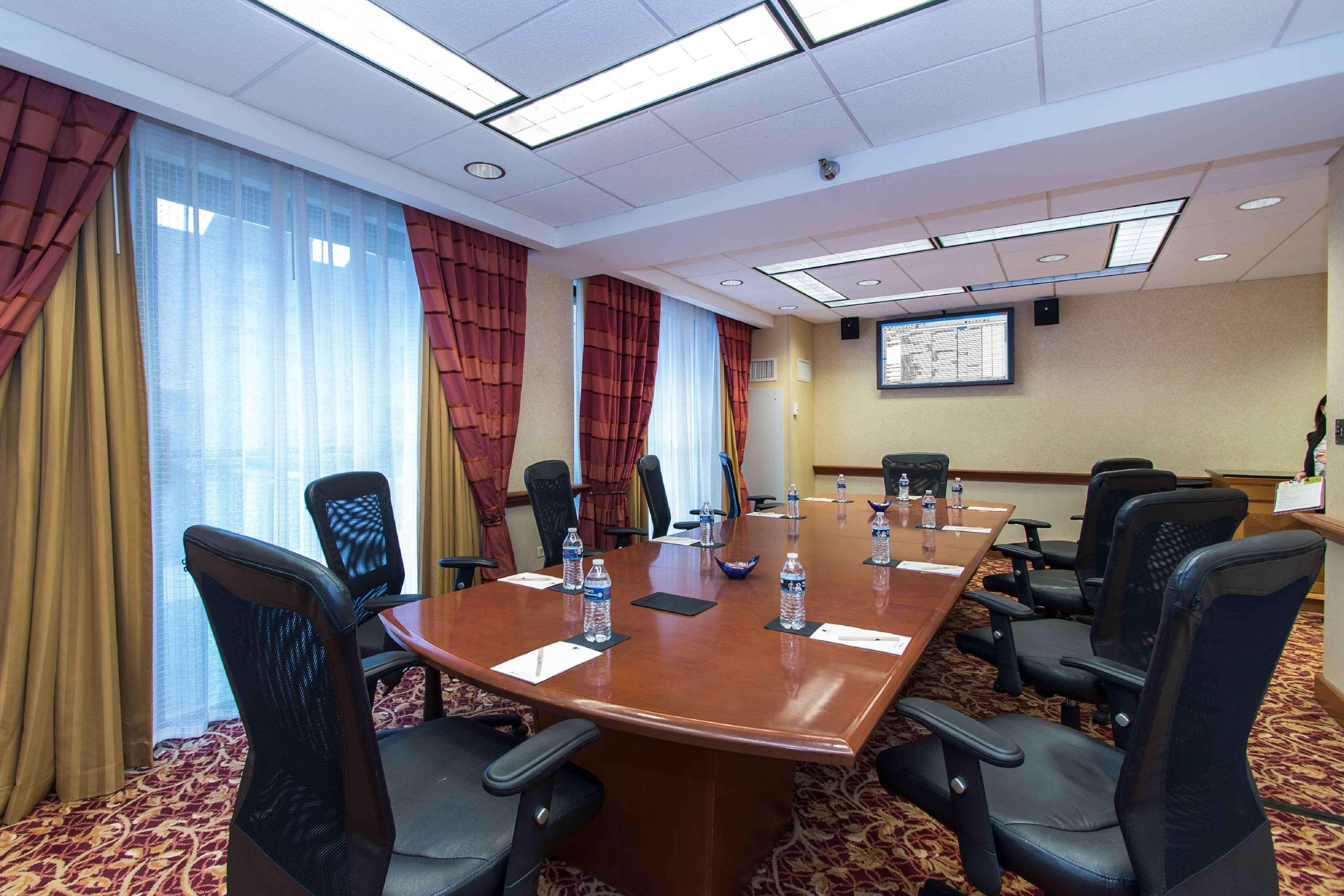 Doubletree By Hilton Cleveland East Beachwood Zewnętrze zdjęcie