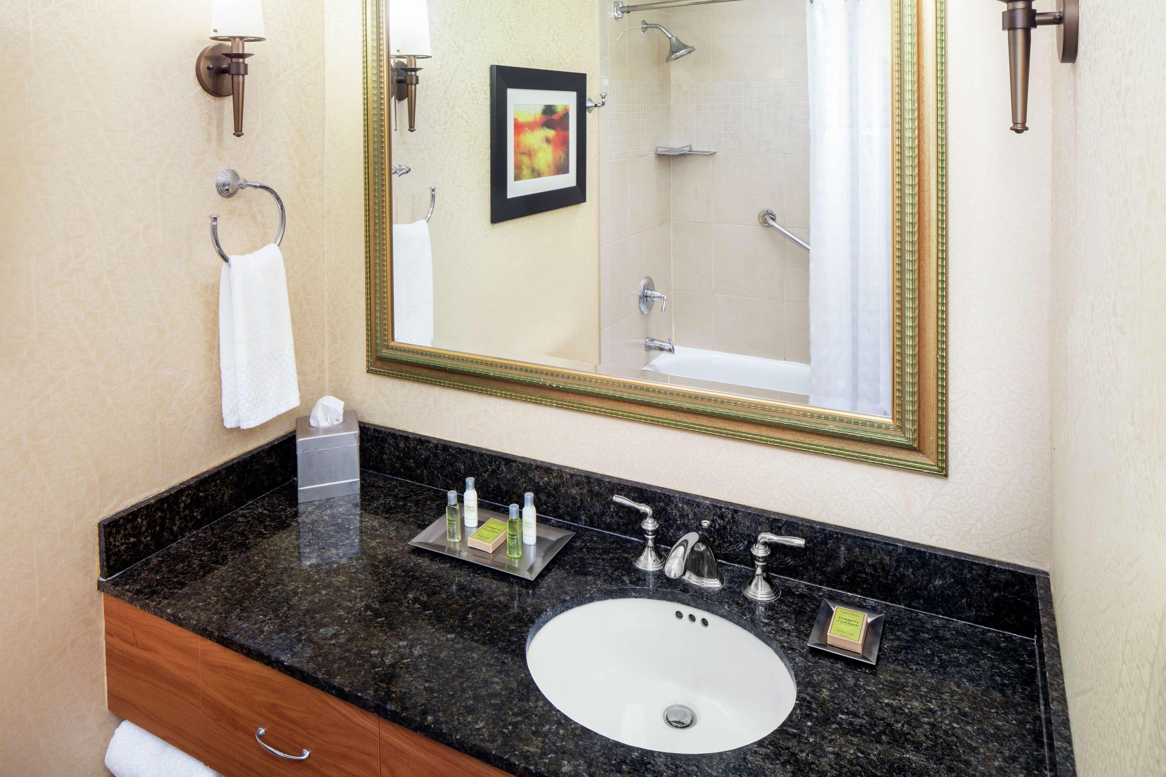 Doubletree By Hilton Cleveland East Beachwood Zewnętrze zdjęcie